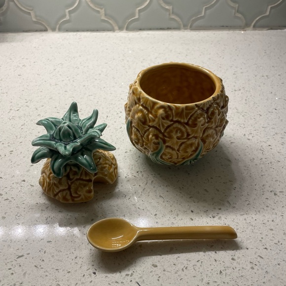 Bordello Pinheiro Pineapple jam jar small chip on the underside of the leaf - Picture 3 of 9